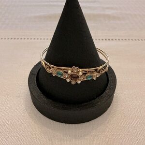 Sweet Romance Vintage Gold Tone Bangle